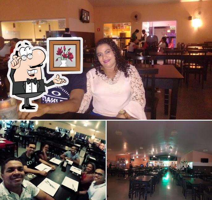 Sente em uma das mesas no Gran Prime