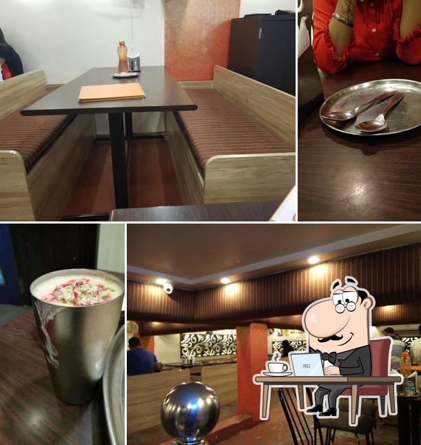 The interior of New AaoJi KhhaoJi