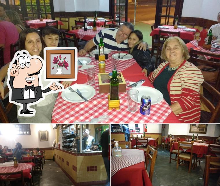 O interior do Pizzaria Ato da Gula