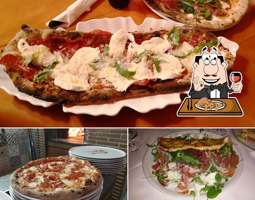 A Pizzeria La Taverna dei Mille, puoi provare una bella pizza