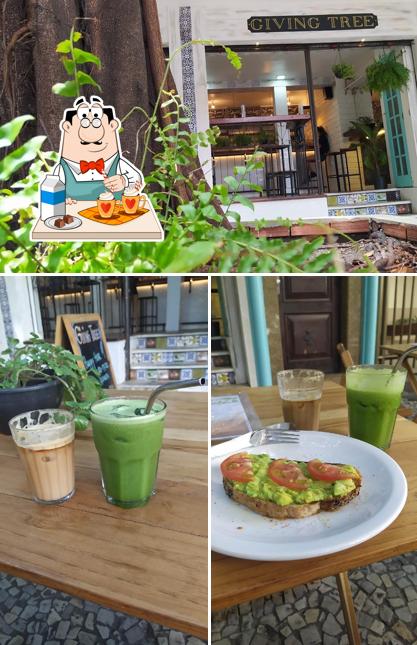 IZZA CAFE BAR serve uma gama de drinques