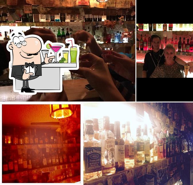 Regarder l'image de Little Bar