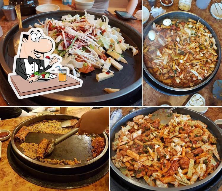 Food at 솔개미닭갈비