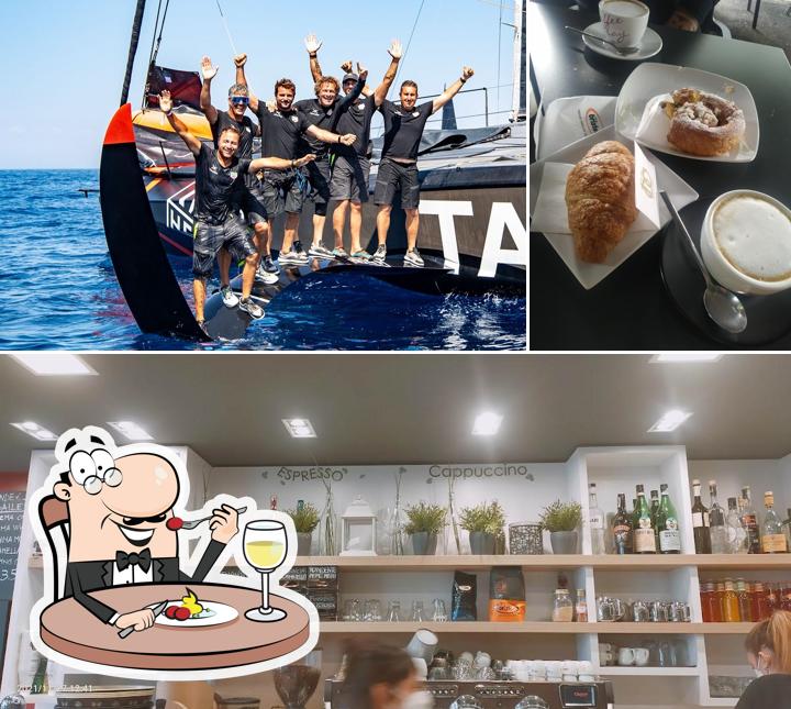 La cibo e interni del ristorante