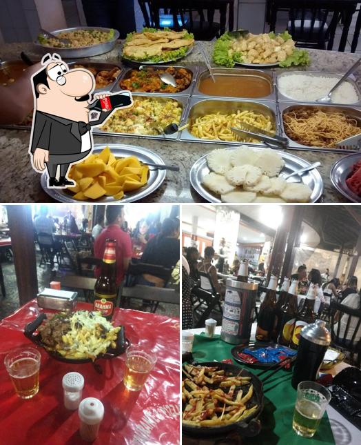 Напитки и еда - все это можно увидеть на этой фотографии из Calçadão
