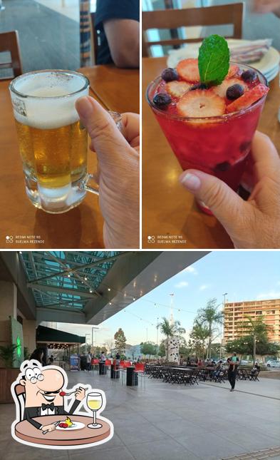 A foto do DOBROBYT GASTROBAR’s comida e exterior