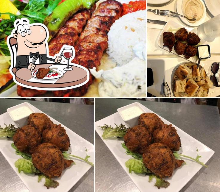 Elige un plato con carne en Alara’s Turkish Pide House