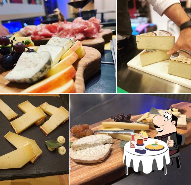 Piatto di formaggi al CheeseTO