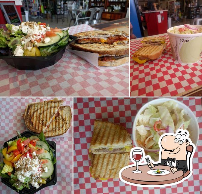 Red Rooster Sandwich Shop in Meeker Restaurant menu and reviews
