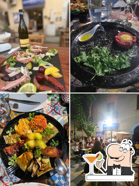 La bevanda e interni del ristorante