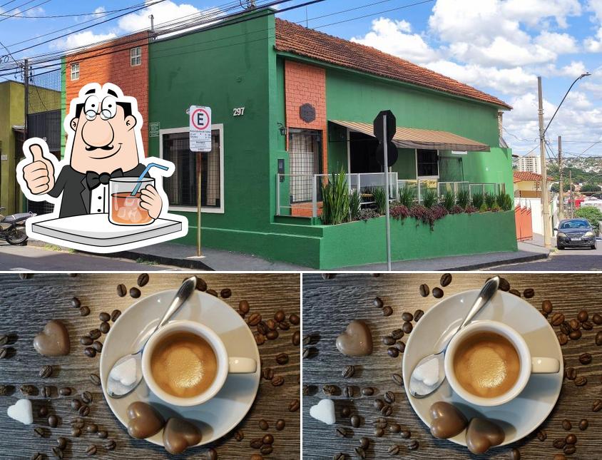 The photo of drink and exterior at Casa Três