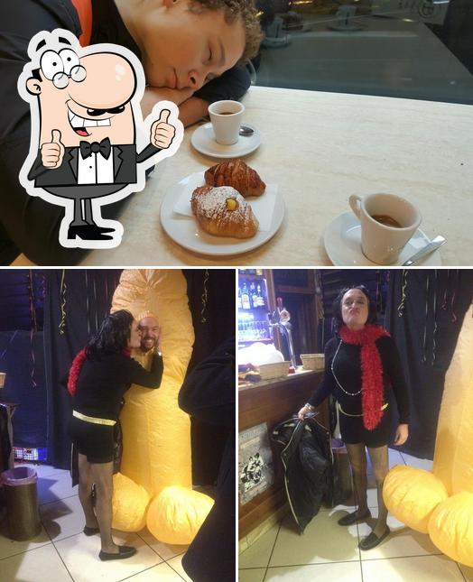Guarda la foto di Caffe Dei bani