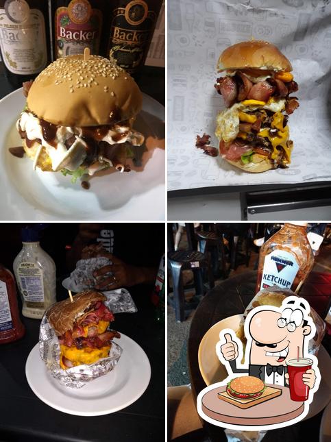 Treat yourself to a burger at Fome do Cão Craft Burguer