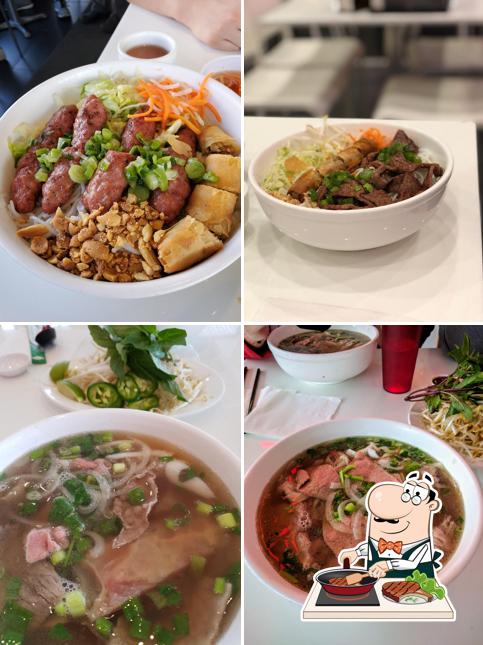 Order meat dishes at Le's Phở