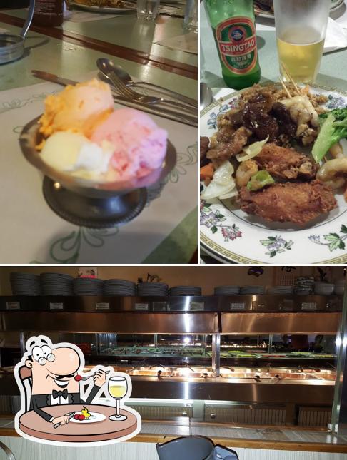 Observa las fotos donde puedes ver comida y interior en Restaurant Ho-Boun