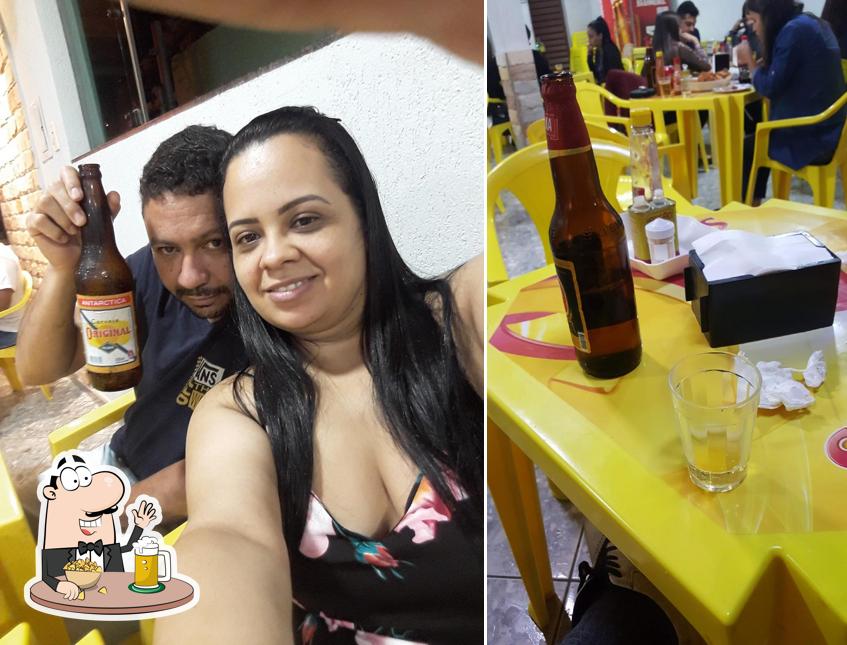 Peça um copo de cerveja leve ou escura