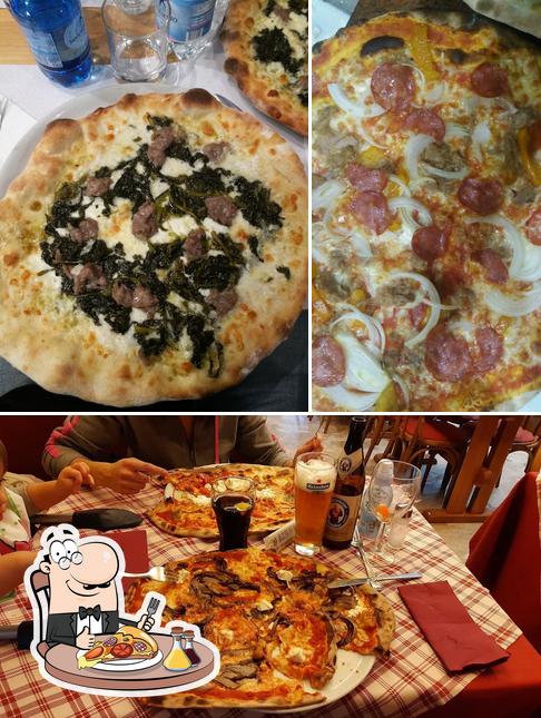 Prenditi una pizza a Pizzeria Snack Bar Fantasy