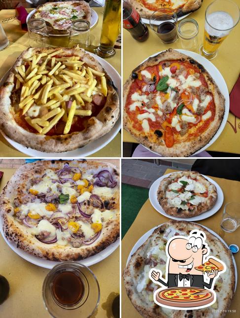 En Pizzeria Vesuvio, puedes pedir una pizza