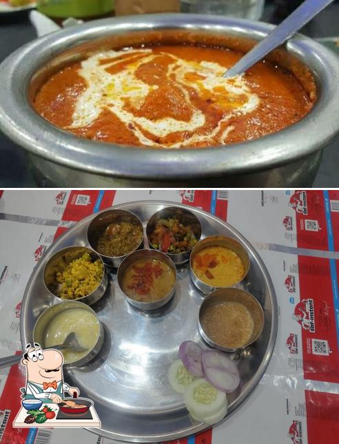 Chicken curry at Kurda Ram Murari Lal Shudh Desi Ghee Dhaba