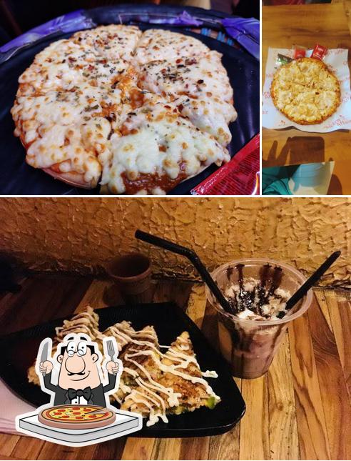 Get pizza at Chai Sutta Bar Tilakwadi (Tea21 Foods)