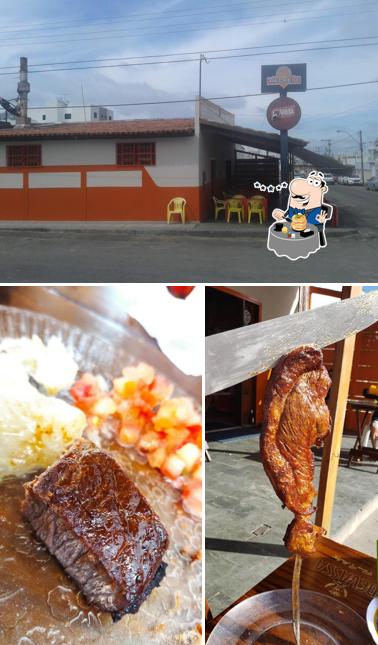 Esta é a imagem mostrando comida e exterior no Churrascaria Recreio