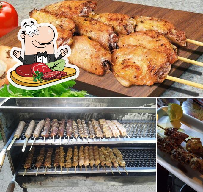 Experimente pratos de carne no Renan Pastéis E Espetinhos