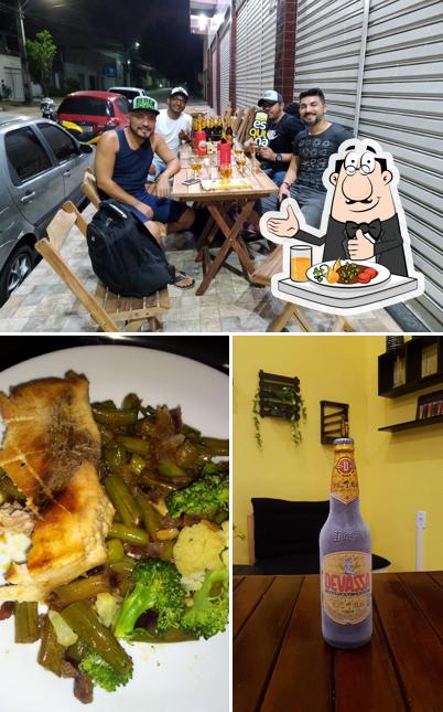 A Esquina Bar & Petiscaria se destaca pelo comida e exterior