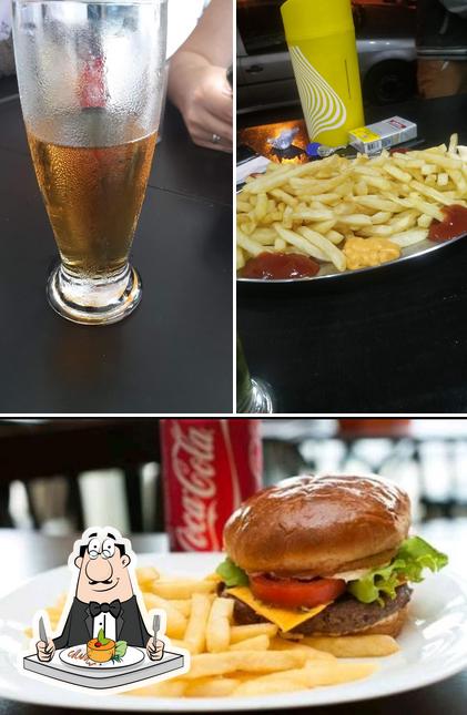 Entre diferentes coisas, comida e cerveja podem ser encontrados a Nova Caiçara