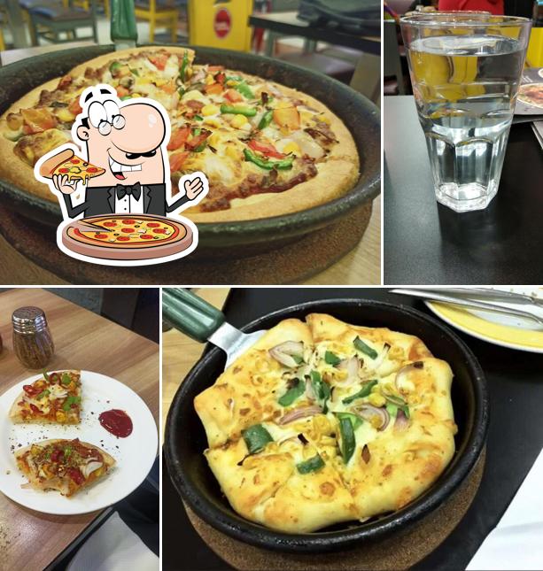 Order pizza at Pizza Hut Vibhuti Khand, Lucknow
