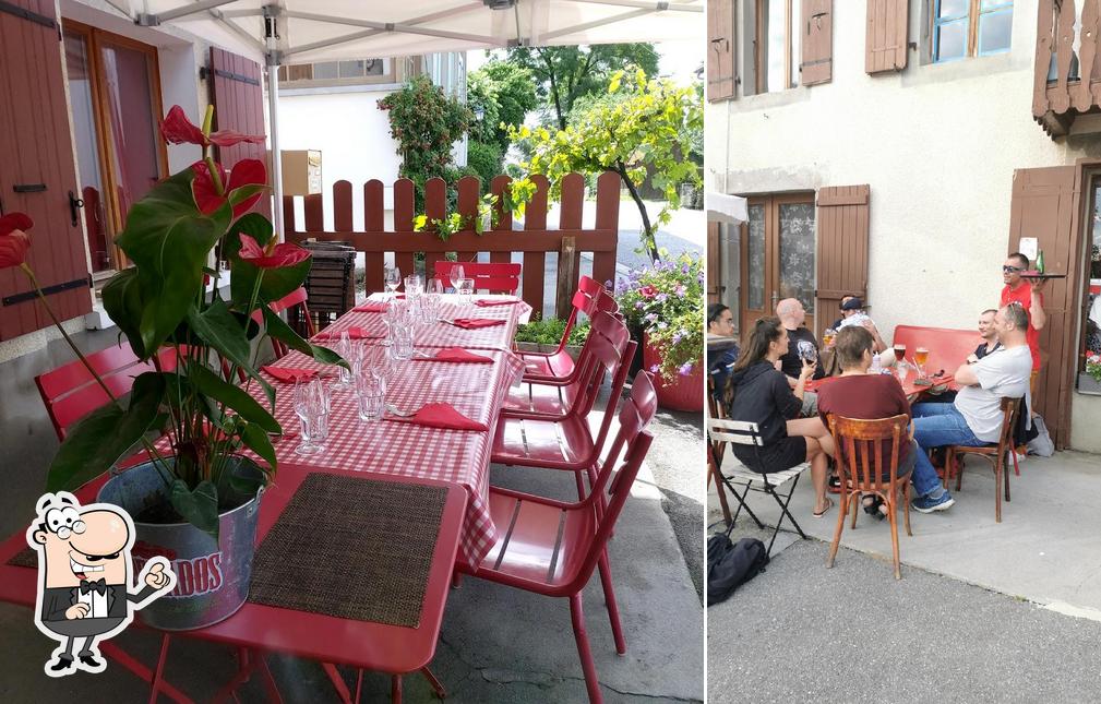 L'intérieur de Le Café des Platanes