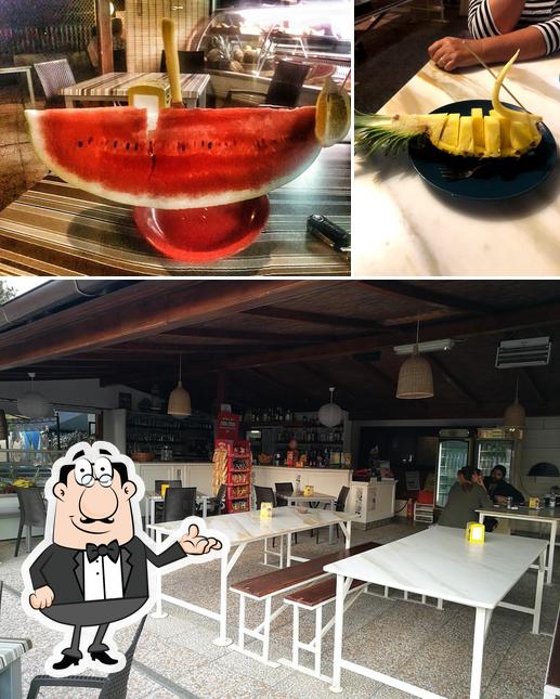 La immagine di interni e cibo da Lounge Bar Twin Peaks