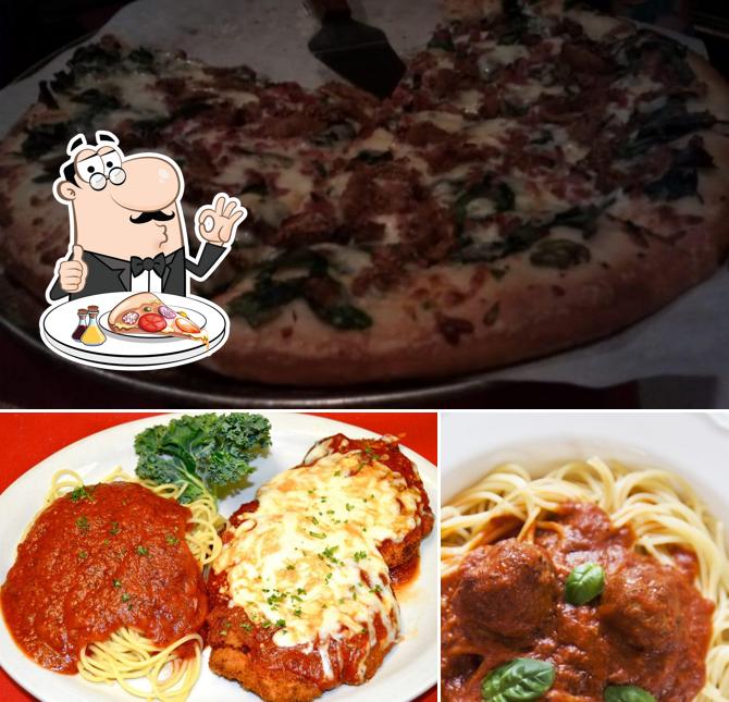 Попробуйте пиццу в "Rizzo's Casa Di Italia Restaurant"