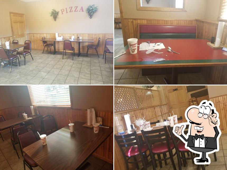 The interior of Giovanni's Pizza