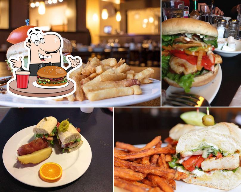 Commandez un hamburger à Sami's Sunrise Grill & Lounge