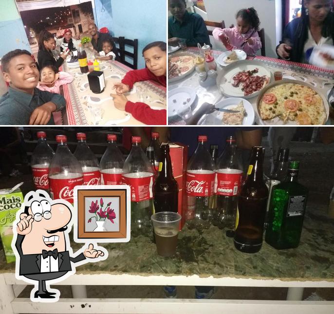 Entre diferentes coisas, interior e cerveja podem ser encontrados no Pizzaria Bom Paladar