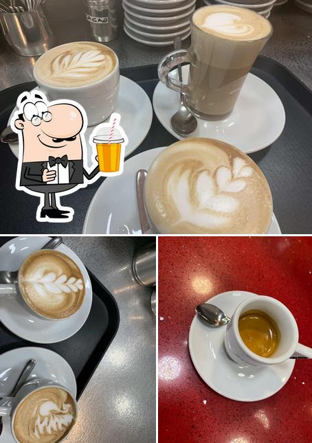 Goditi un drink a L’angolo Del Caffè