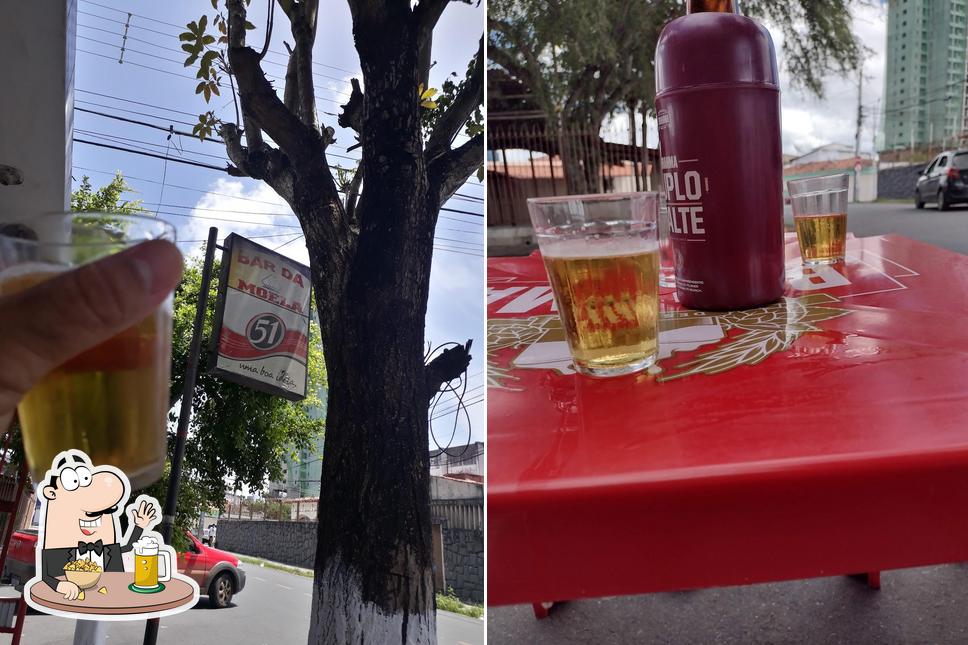 Você pode tomar uma tulipa de cerveja leve ou escura