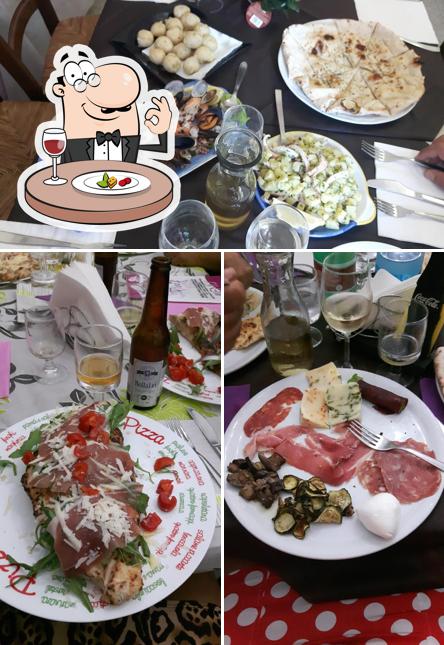 Dai un’occhiata alla foto che presenta la cibo e birra di Rosy Pizza