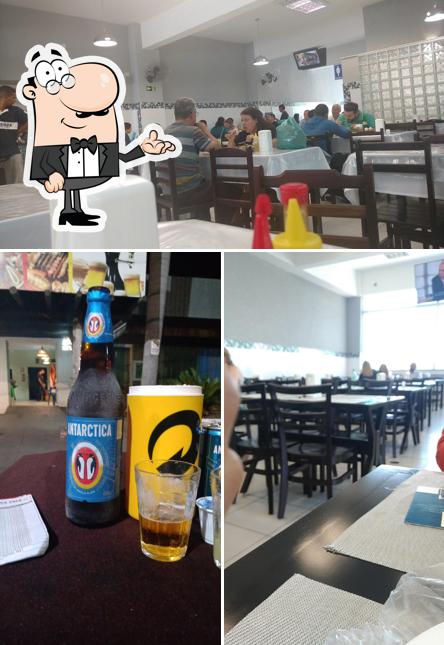 A interior e cerveja do restaurante