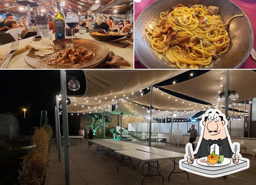 La foto della cibo e interni di La Torre Ristorante pizzeria