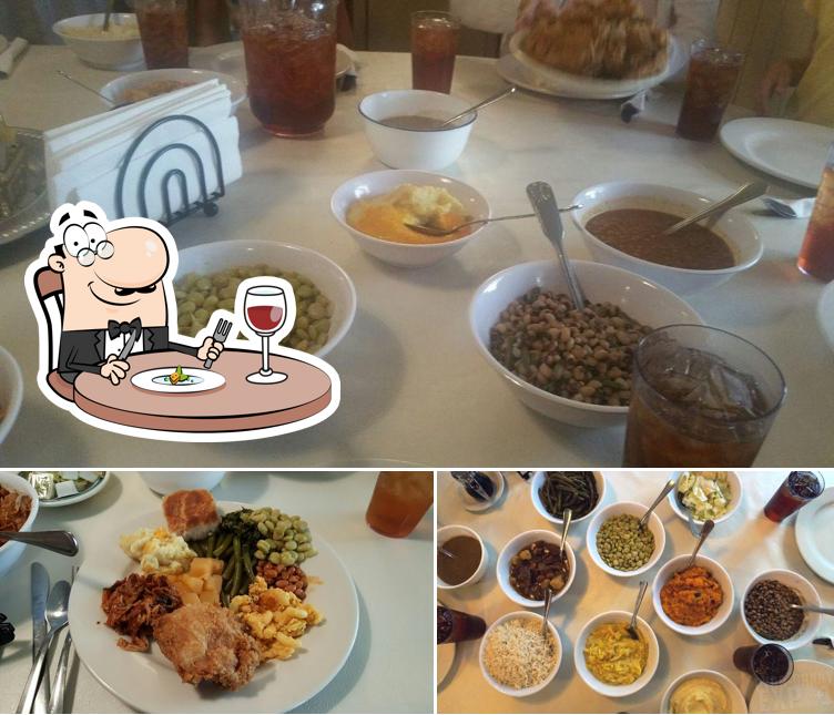 Mrs. Wilkes Dining Room, Savannah Restaurant menu, prices and reviews