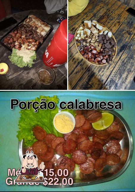 Peça pratos de carne no Espetinhos Brega e Chick
