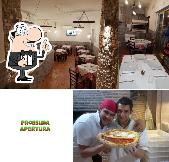 Guarda la foto di Pizzeria Saviniello