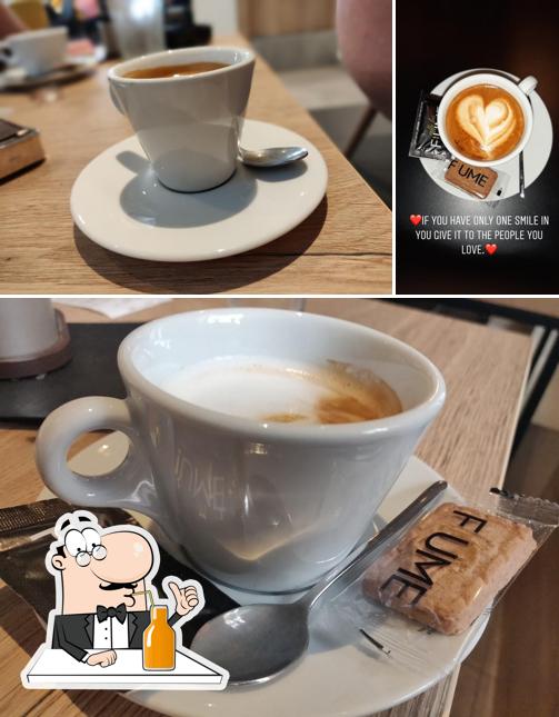 Goditi qualcosa da bere a Caffe Bar Fiume