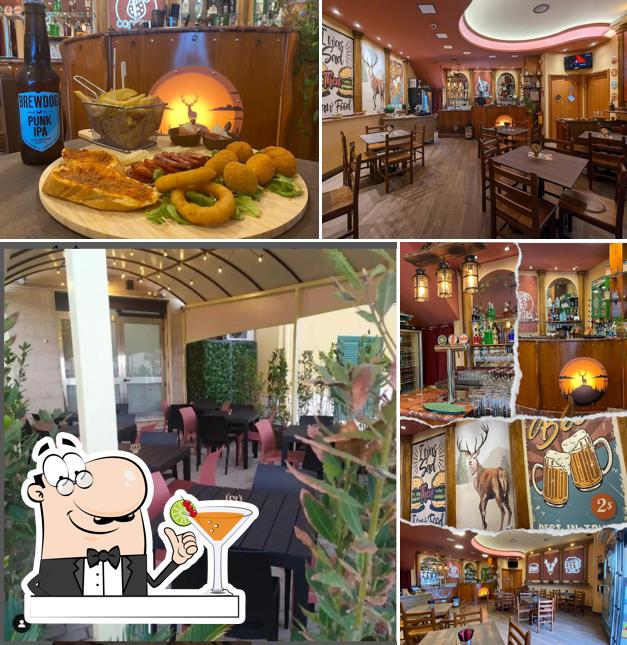La bevanda e interni del ristorante