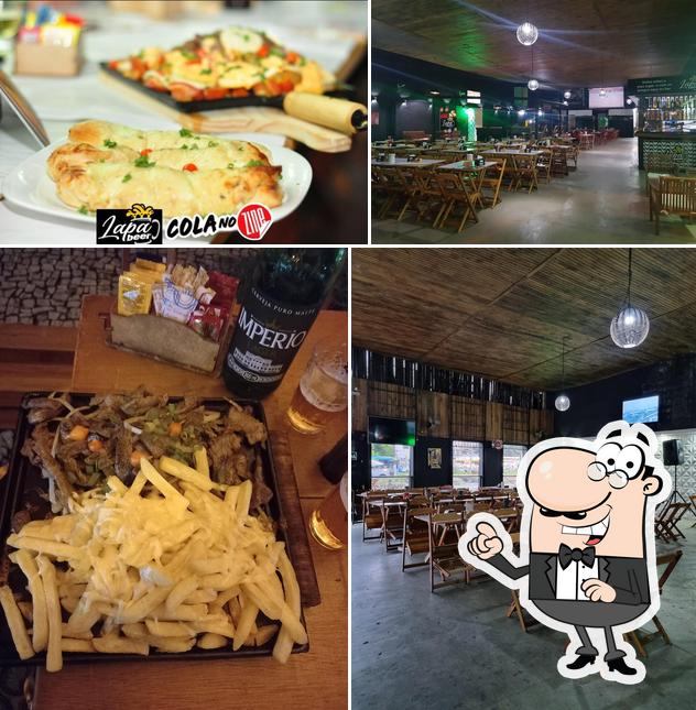 A imagem da interior e comida no Lapa Beer