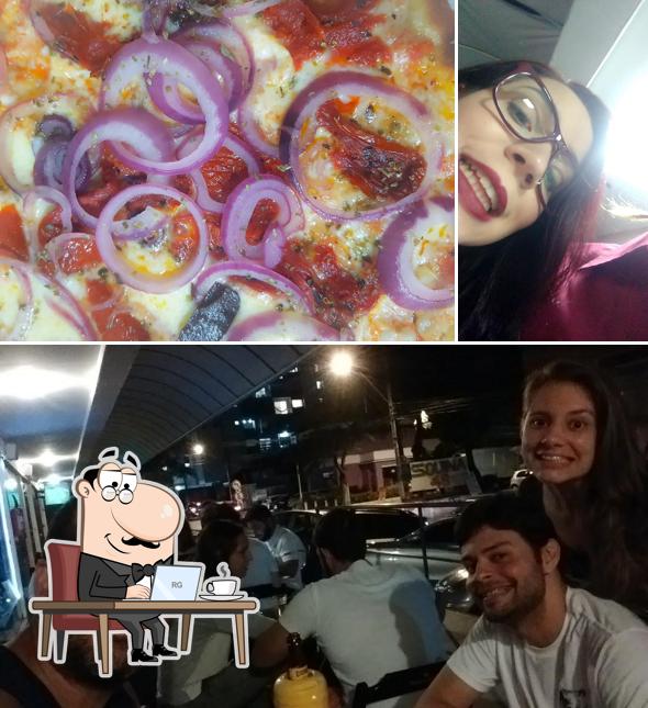 Veja imagens do interior do Bebo's Rock Bar
