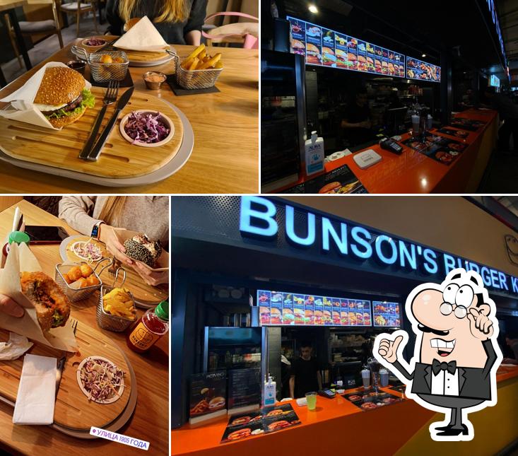 Installez-vous à l'une des tables de Bunsons Burger Kitchen