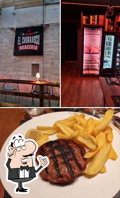El Churrasco si caratterizza per la interni e cibo