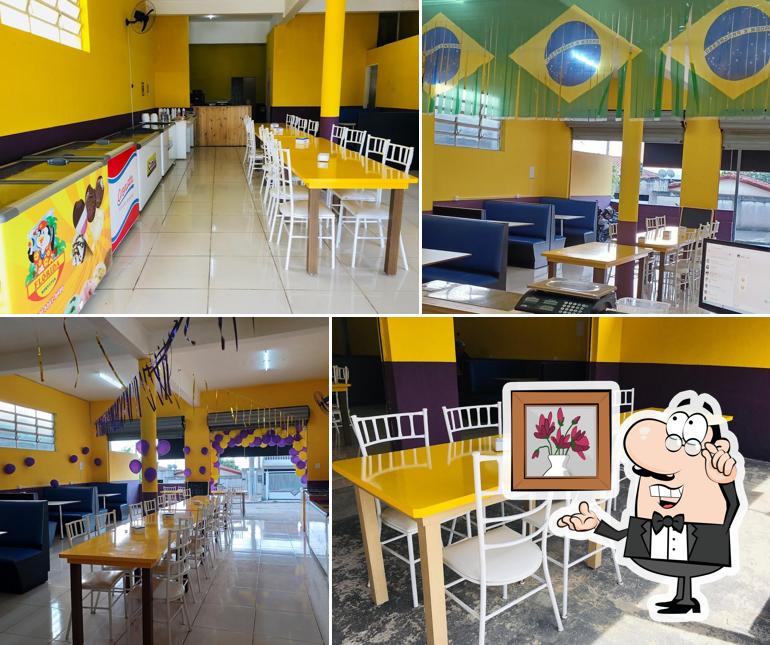 O interior do Sorveteria e Pizzaria Canaã